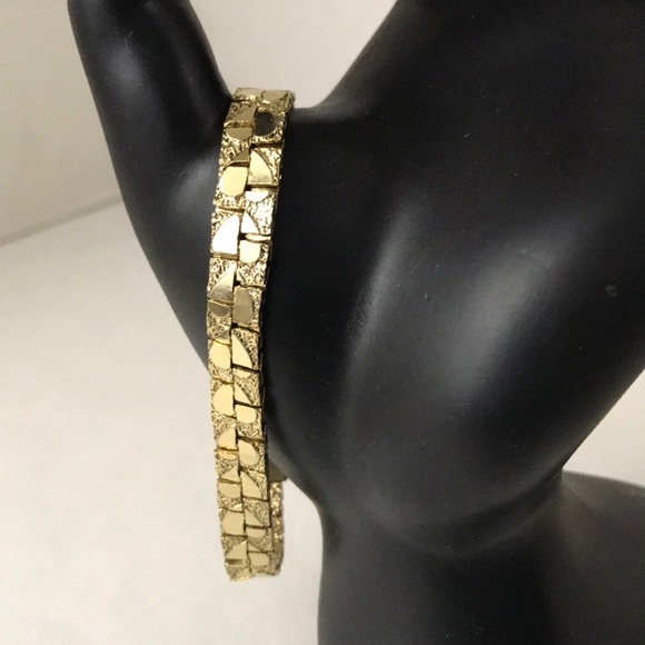 Jewelry - Reversible gold colored link bracelet